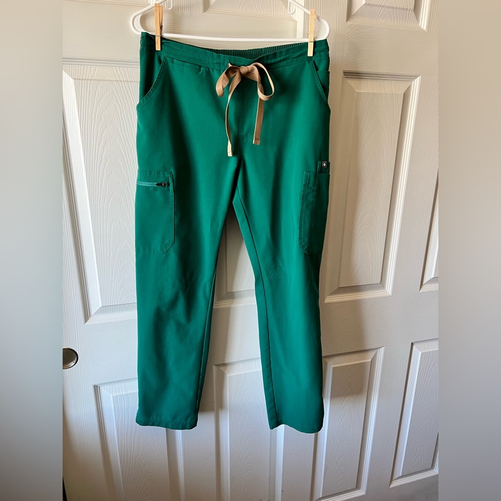 Womens Figs Scrubs Yola Pants in Hunter Green Size M